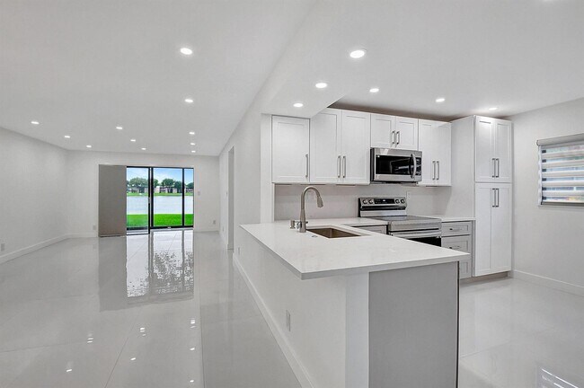 5550 Witney Dr, Unit Lake of delray in Delray Beach, FL - Building Photo - Building Photo