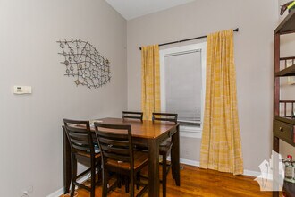 1016 W Fry St in Chicago, IL - Building Photo - Building Photo