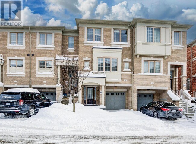 9 Aspen Hills Rd in Brampton, ON - Building Photo - Building Photo