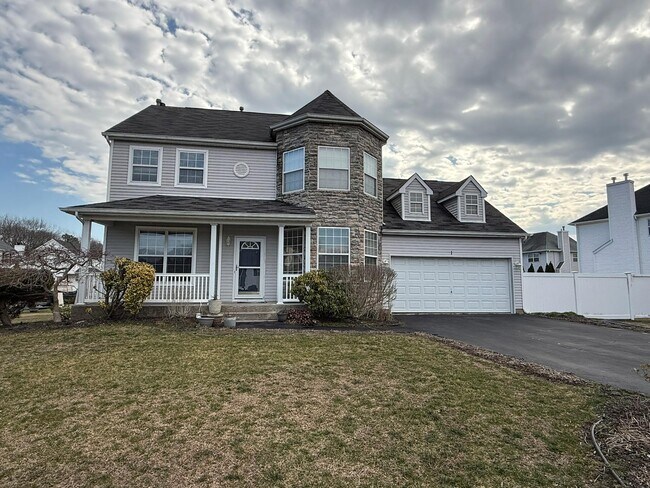 1 Lilac Ln in Holtsville, NY - Building Photo - Building Photo