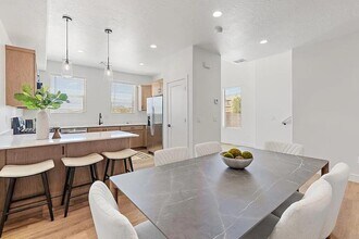 1061 W Albertine Ln in Saint George, UT - Building Photo - Building Photo