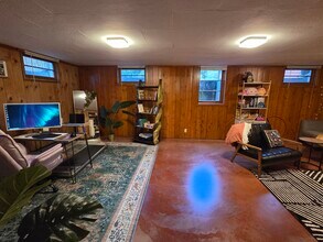 3819 SE Francis St in Portland, OR - Foto de edificio - Building Photo