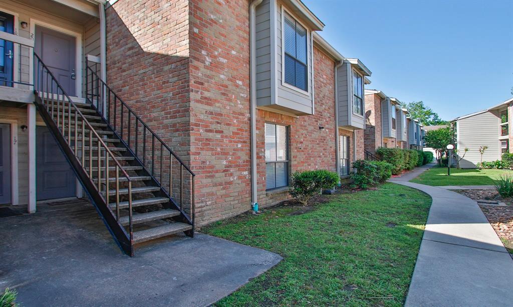 17331 Red Oak Dr in Houston, TX - Building Photo