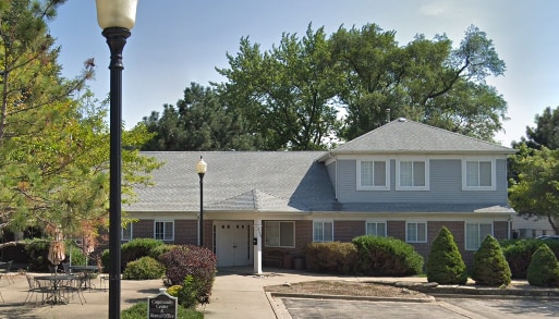 Lyons Grove Apartments in Lyons, IL - Building Photo - Building Photo