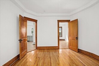 183 Vernon St, Unit 1 in Worcester, MA - Foto de edificio - Building Photo