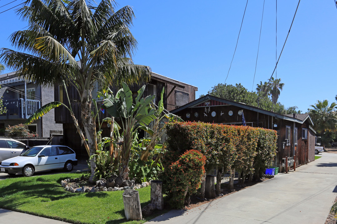 281-287 Acacia Ave in Carlsbad, CA - Building Photo