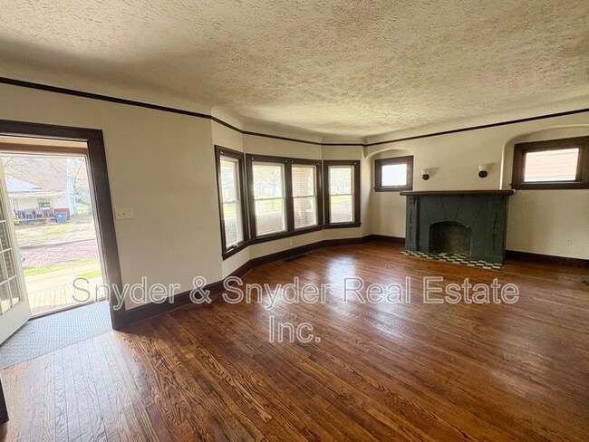 245-247 Oakdale Ave in Akron, OH - Building Photo - Building Photo