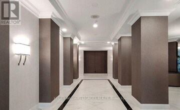 45 Kingsbridge Garden Cir in Mississauga, ON - Building Photo - Building Photo