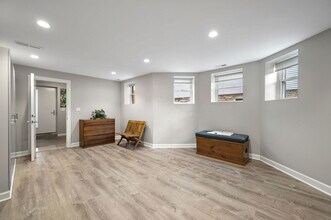 1252 W Carmen Ave, Unit G in Chicago, IL - Building Photo - Building Photo