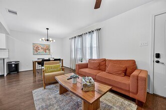 2212 Rosewood St in Houston, TX - Foto de edificio - Building Photo