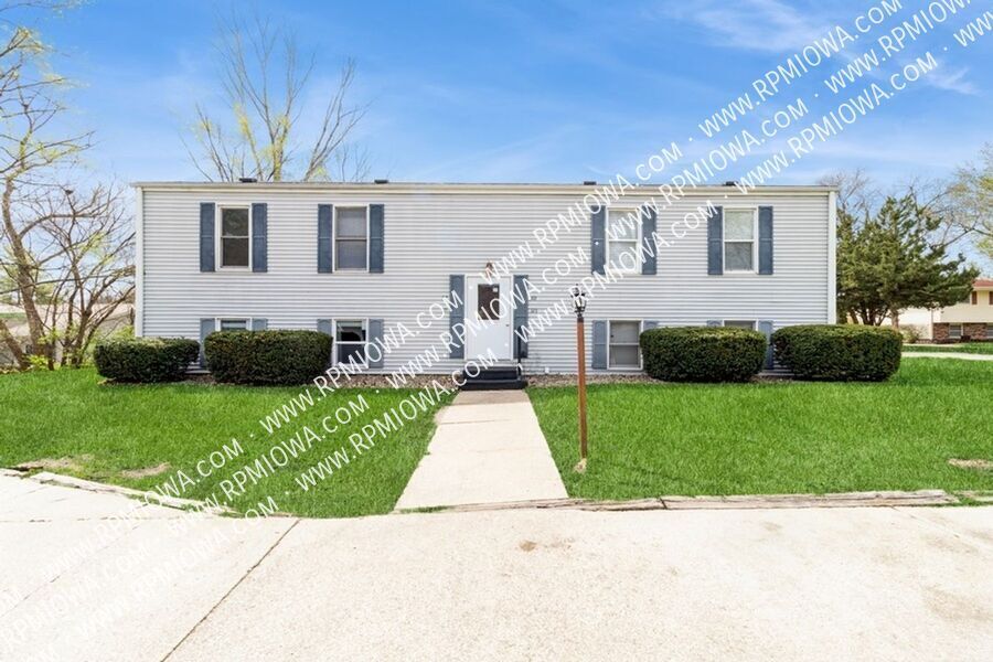 317 SE Lowell Dr in Ankeny, IA - Building Photo