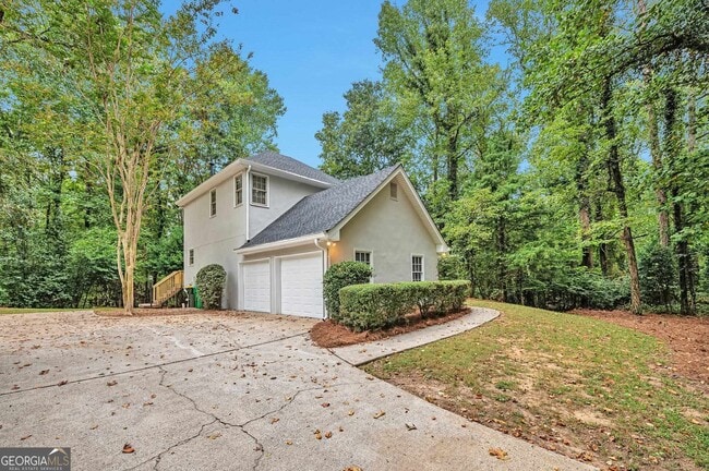 173 W Lake Dr in Roswell, GA - Foto de edificio - Building Photo