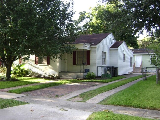 property at 914 E 25th St