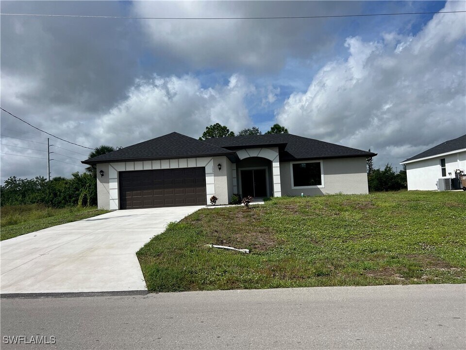 4010-4036 36th St SW in Lehigh Acres, FL - Building Photo