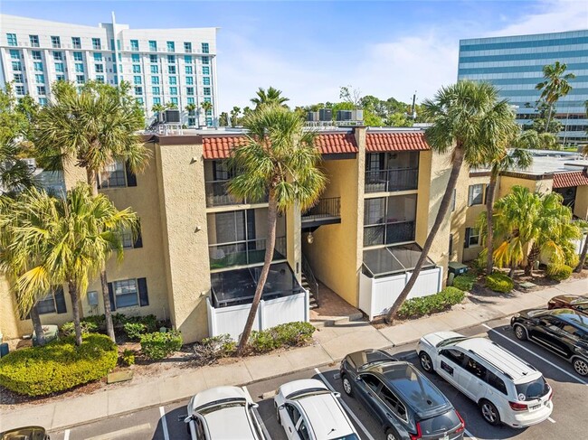 5304 W Kennedy Blvd in Tampa, FL - Building Photo - Building Photo