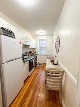 191 Kent St, Unit 3 in Brookline, MA - Foto de edificio - Building Photo