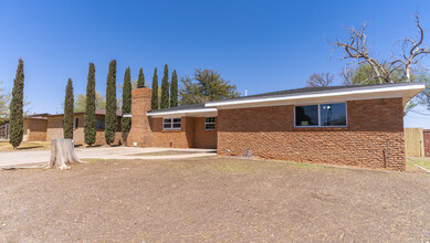 4220 Wayside Ave in Odessa, TX - Foto de edificio - Building Photo