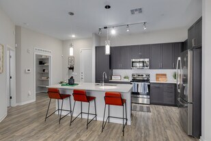 Axis Camelback in Phoenix, AZ - Building Photo