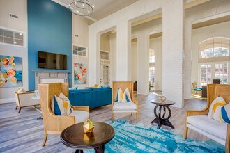 Verlaine on the Parkway in Dallas, TX - Building Photo - Building Photo