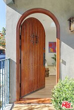 8835 Betty Way in West Hollywood, CA - Building Photo - Building Photo