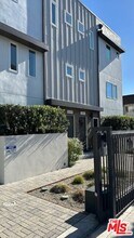 5226 Satsuma Ave in Los Angeles, CA - Building Photo - Building Photo