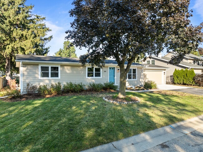 property at 1018 Bonnie Brae Ln