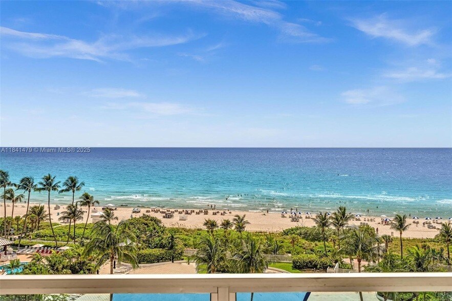 5161 Collins Ave, Unit 1017 in Miami Beach, FL - Building Photo