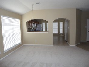 7118 Compass Point Dr in Rowlett, TX - Foto de edificio - Building Photo