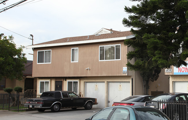 1533 Hellman St in Long Beach, CA - Foto de edificio - Building Photo