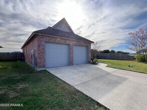 100 Birchview Dr in Broussard, LA - Building Photo - Building Photo