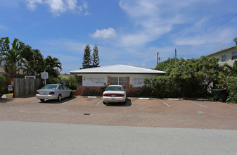 Lazy Manor Apartments in Fort Lauderdale, FL - Foto de edificio - Building Photo