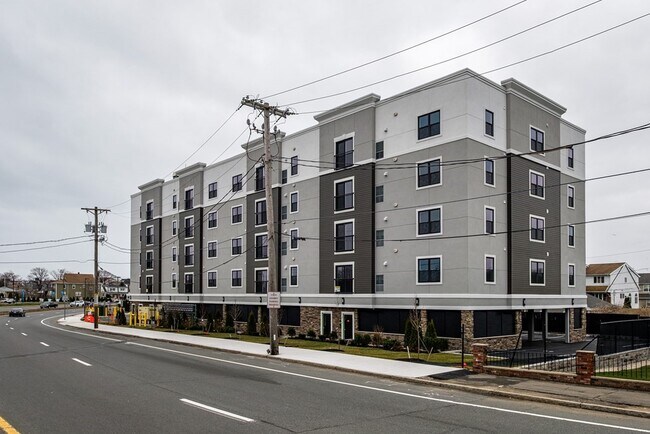 450 American Legion Hwy, Unit 2 in Revere, MA - Building Photo - Building Photo