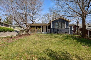 70 Forest Hill Dr in Asheville, NC - Building Photo