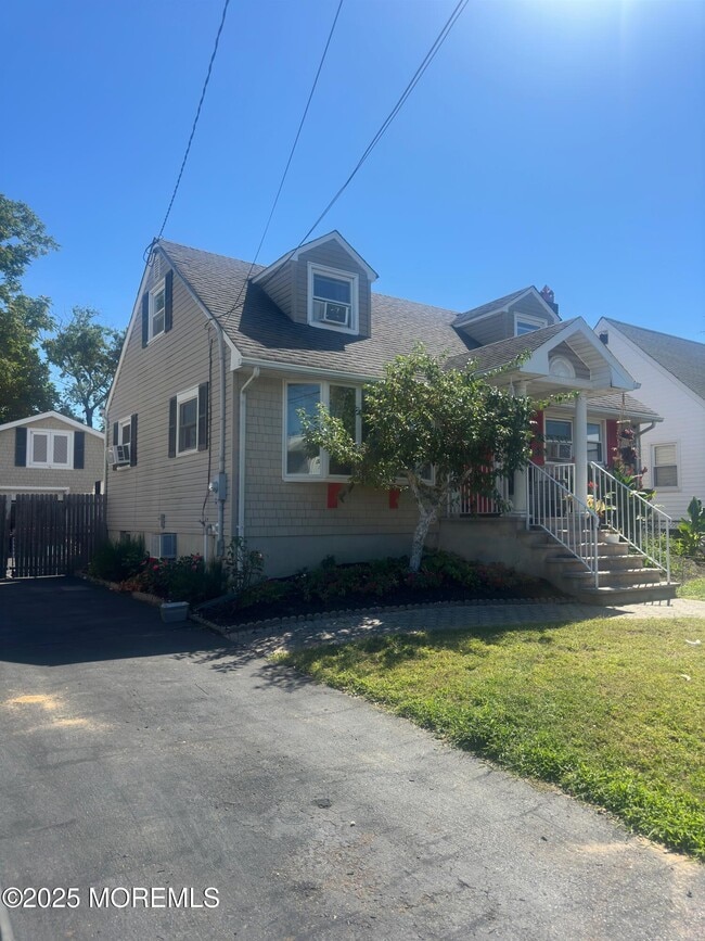 64 Waackaack Ave in Keansburg, NJ - Building Photo - Building Photo