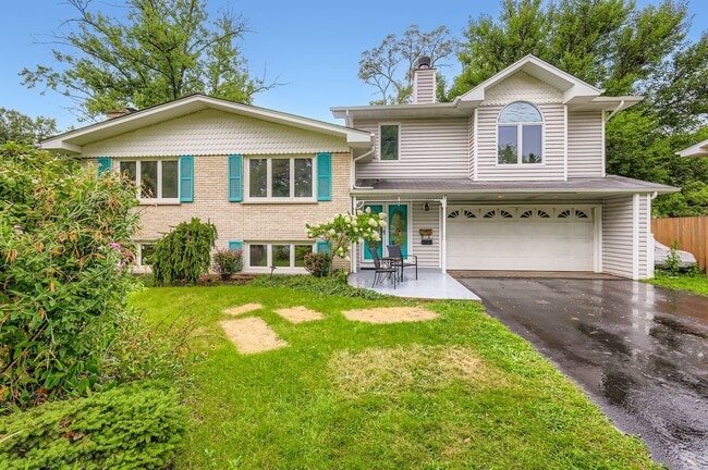 5904 Elm St in Lisle, IL - Building Photo - Building Photo