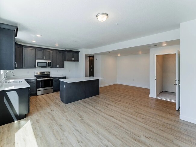 8362 Iris Lumi Ln in Sandy, UT - Building Photo - Building Photo
