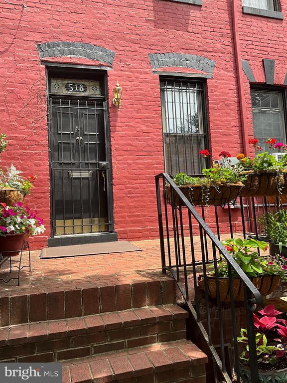 property at 518 F St NE