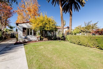 227 Oleander Ave in Bakersfield, CA - Building Photo - Building Photo