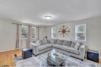 8521 Old Stage Rd in Raleigh, NC - Foto de edificio - Building Photo