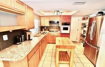 3220 Rock Royal Dr in Holiday, FL - Building Photo - Building Photo