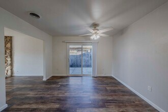 16562 Sabot Ln in Huntington Beach, CA - Foto de edificio - Building Photo