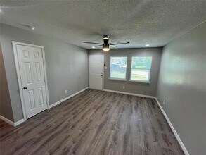 513 Henderson Cir in Garland, TX - Building Photo - Building Photo