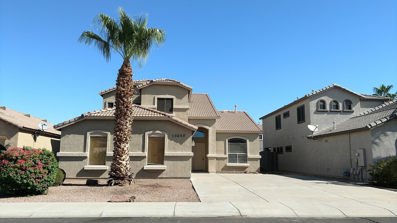 15608 W Ocotillo Ln in Surprise, AZ - Building Photo