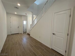 7340 Pioneer Way in Las Vegas, NV - Building Photo - Building Photo