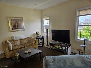 70 Overlook Ave in Belleville, NJ - Building Photo - Building Photo