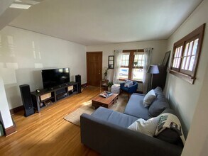 4930-4932 S 28th Ave in Minneapolis, MN - Building Photo - Building Photo