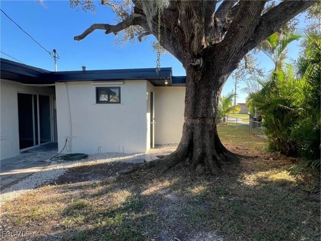 712 Camellia Dr in North Fort Myers, FL - Building Photo - Building Photo