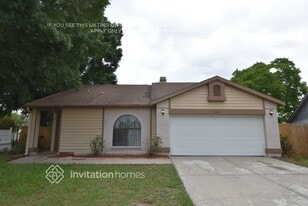 1003 Pinehaven Ct in Brandon, FL - Building Photo
