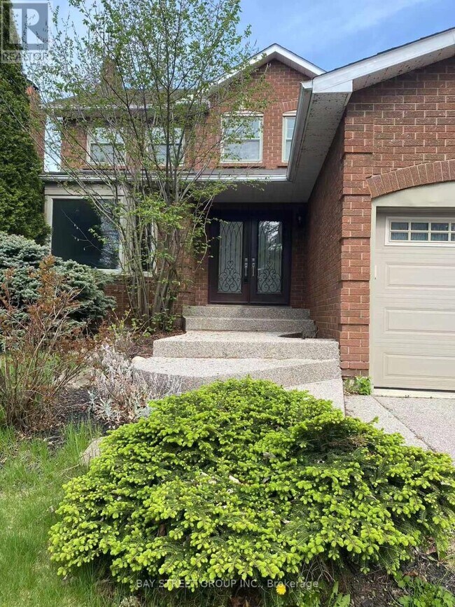 1341 Old English Ln in Oakville, ON - Building Photo - Building Photo
