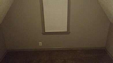 1417 W Short Ave, Unit B in Independence, MO - Building Photo - Building Photo